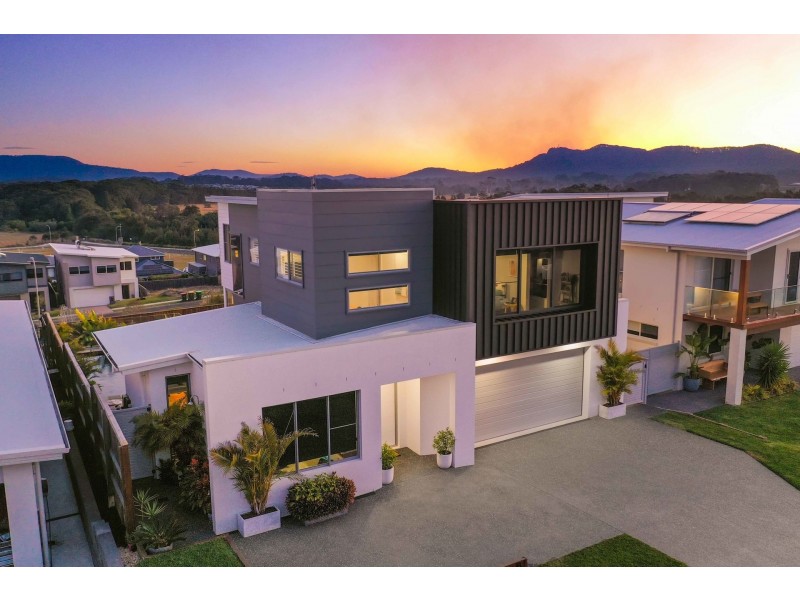 18 Waterside Way, Lake Cathie NSW 2445