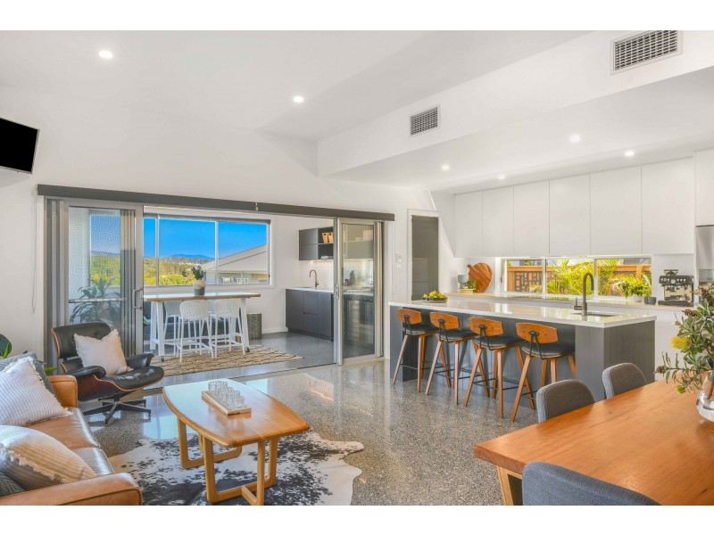 18 Waterside Way, Lake Cathie NSW 2445