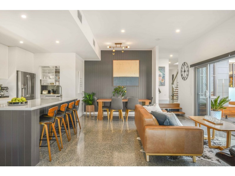 18 Waterside Way, Lake Cathie NSW 2445