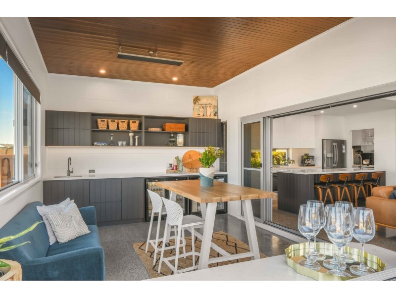 18 Waterside Way, Lake Cathie NSW 2445