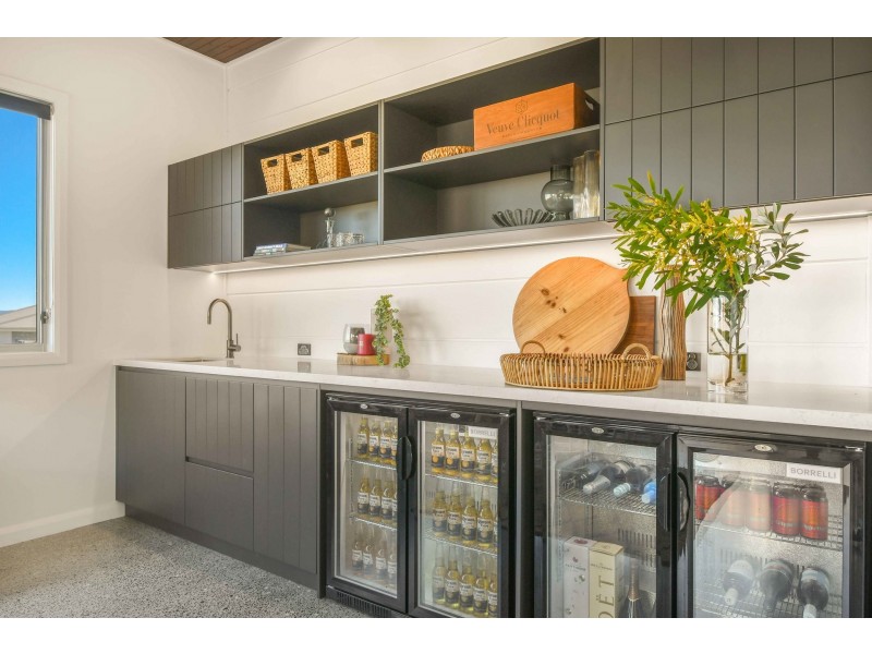 18 Waterside Way, Lake Cathie NSW 2445