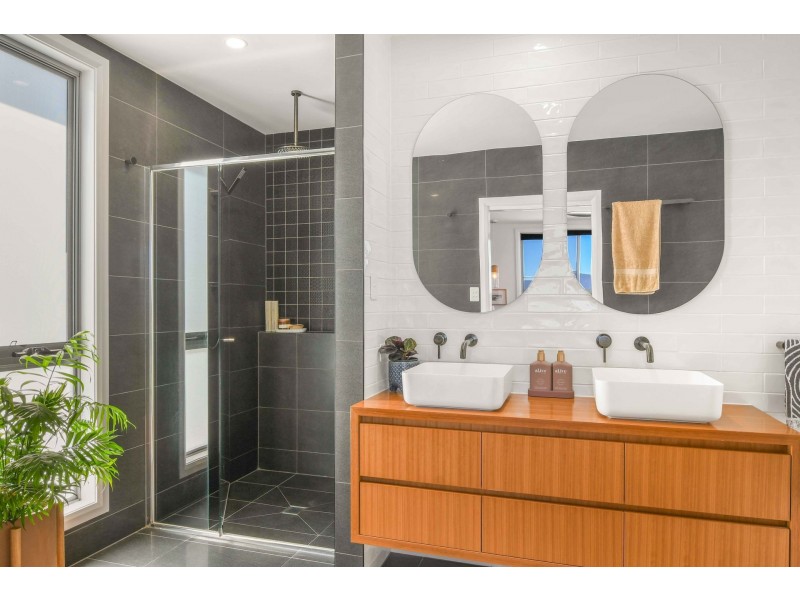 18 Waterside Way, Lake Cathie NSW 2445