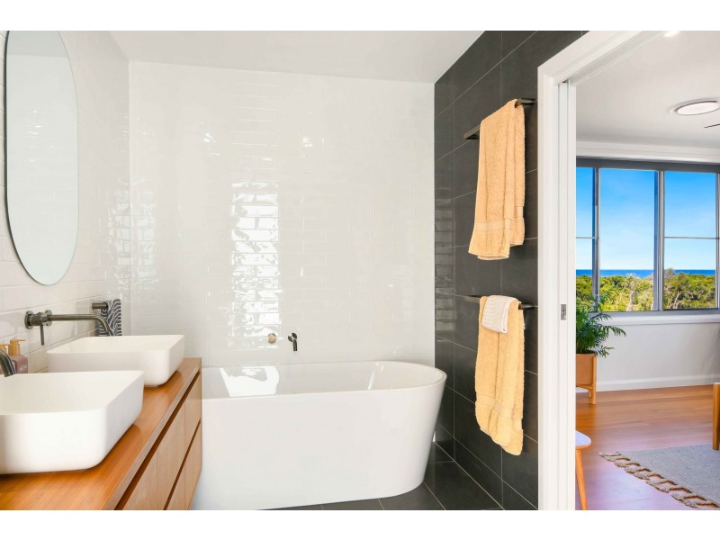 18 Waterside Way, Lake Cathie NSW 2445