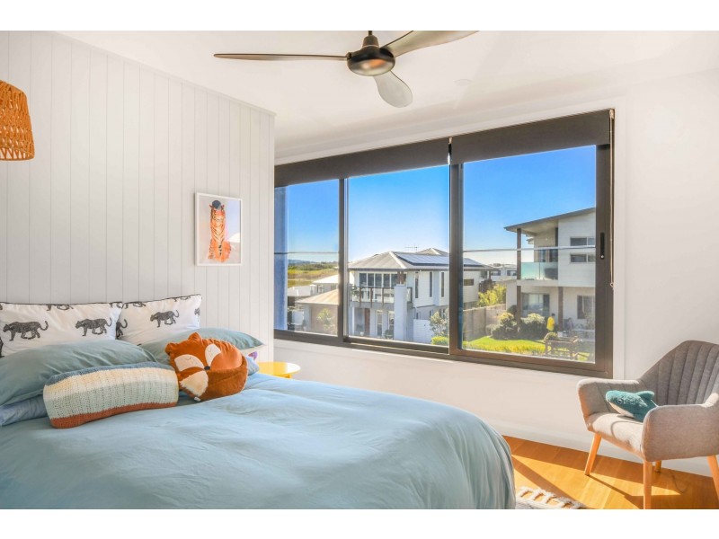 18 Waterside Way, Lake Cathie NSW 2445