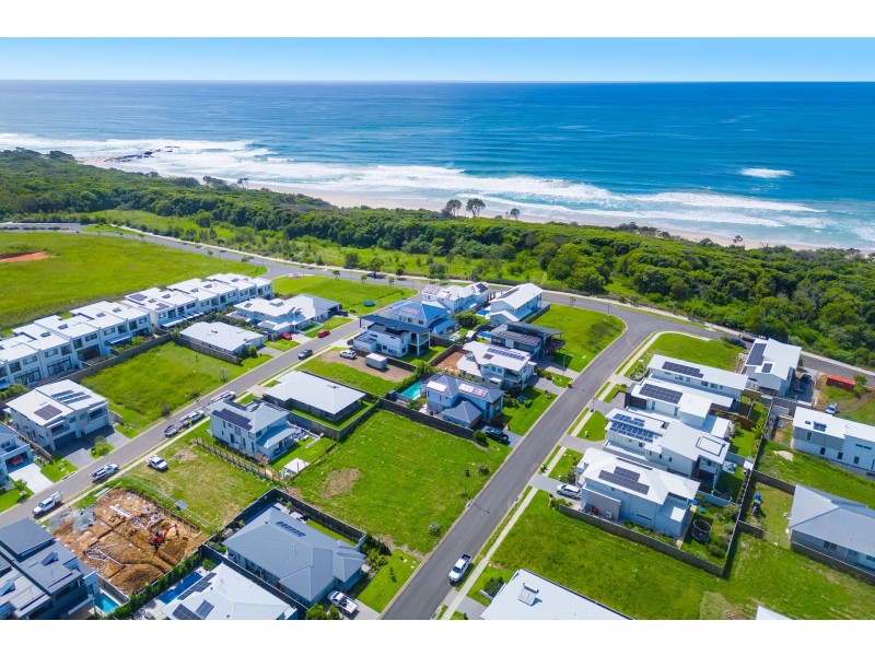 15 Waterside Way, Lake Cathie NSW 2445