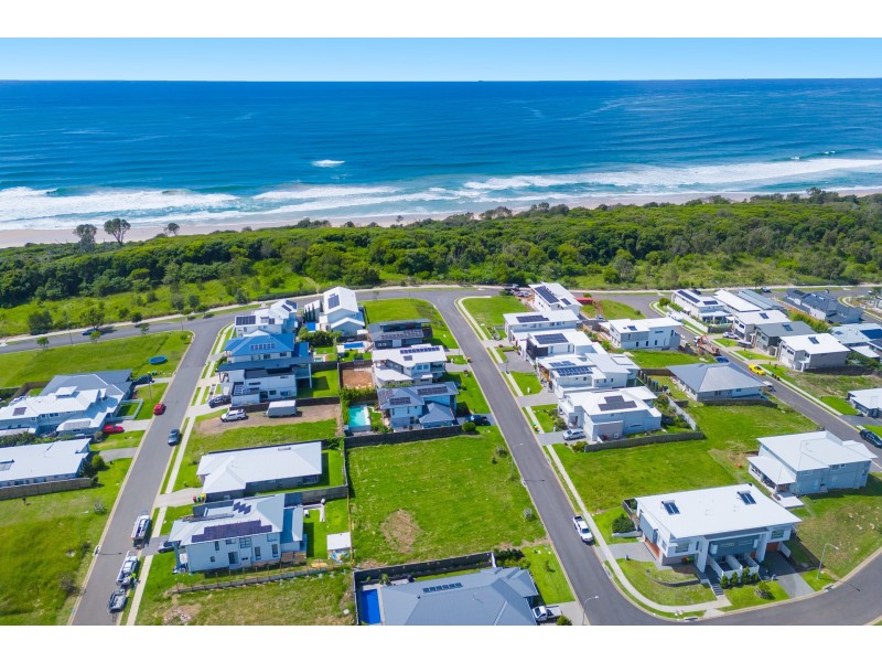15 Waterside Way, Lake Cathie NSW 2445