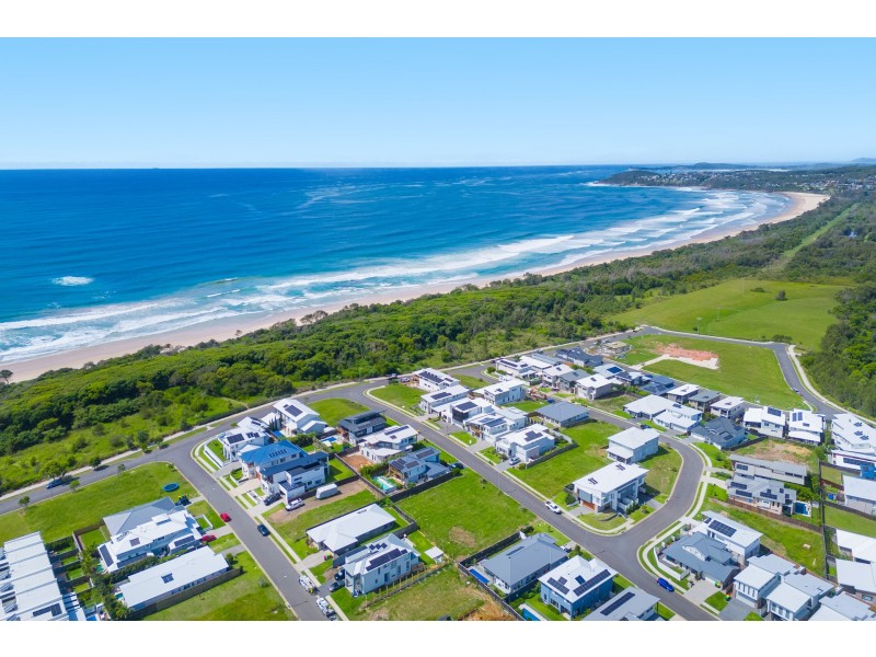 15 Waterside Way, Lake Cathie NSW 2445