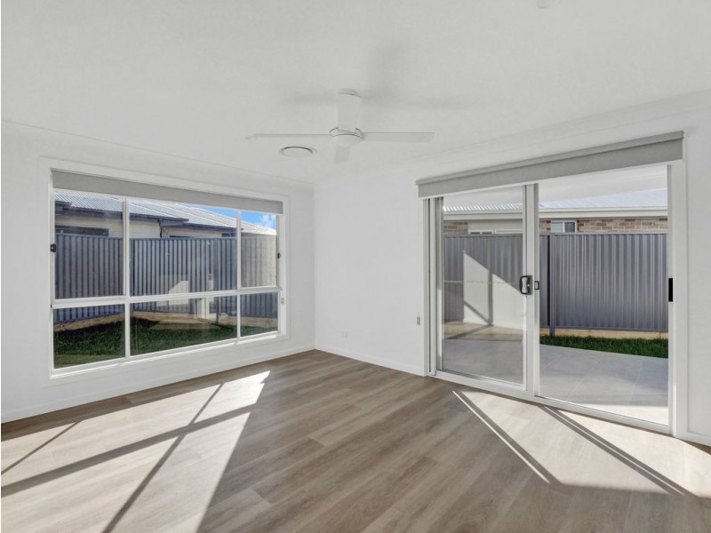 2 Amity Crescent, Thrumster NSW 2444