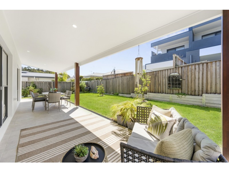 9 Waterside Way, Lake Cathie NSW 2445