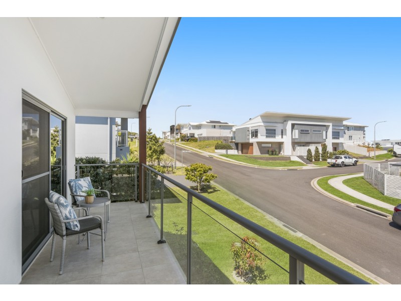 9 Waterside Way, Lake Cathie NSW 2445