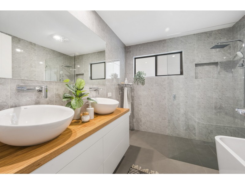 9 Waterside Way, Lake Cathie NSW 2445
