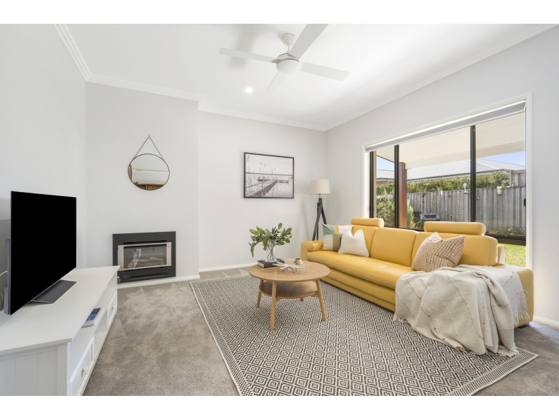9 Waterside Way, Lake Cathie NSW 2445
