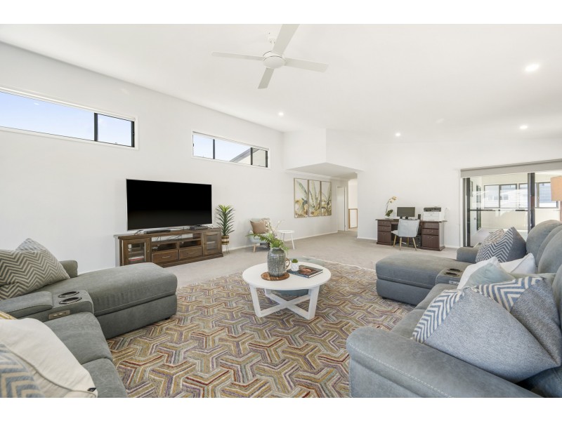 9 Waterside Way, Lake Cathie NSW 2445