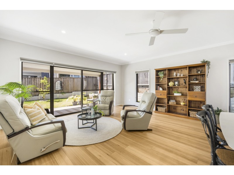 9 Waterside Way, Lake Cathie NSW 2445