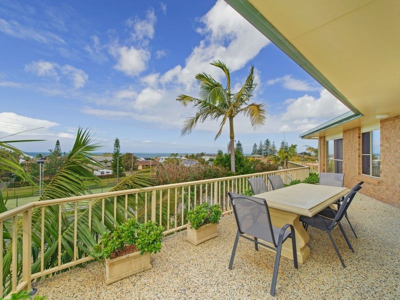 15 Orana Drive, Lake Cathie NSW 2445