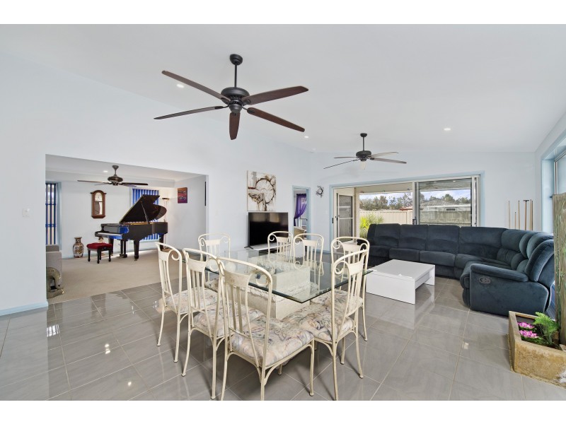 13 Kara Close, Lake Cathie NSW 2445