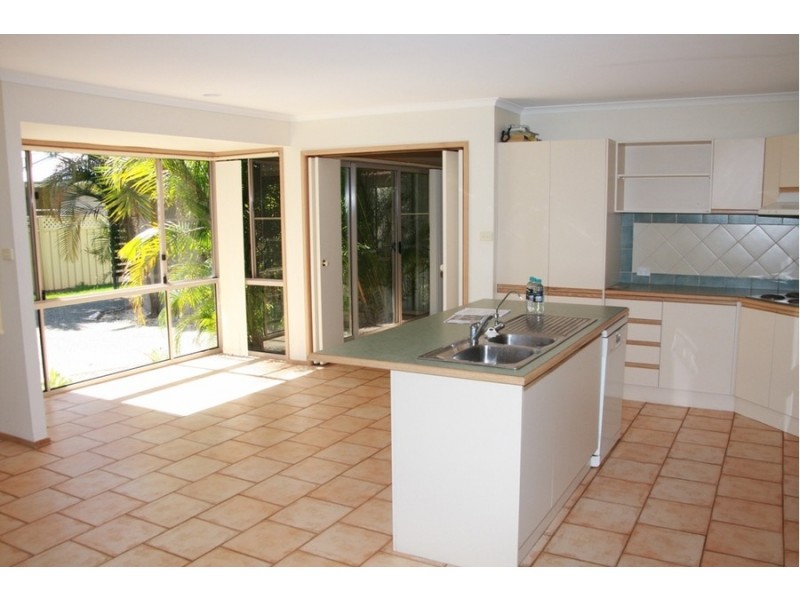 4 Grevillea Court, Lake Cathie NSW 2445