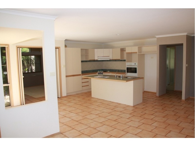 4 Grevillea Court, Lake Cathie NSW 2445