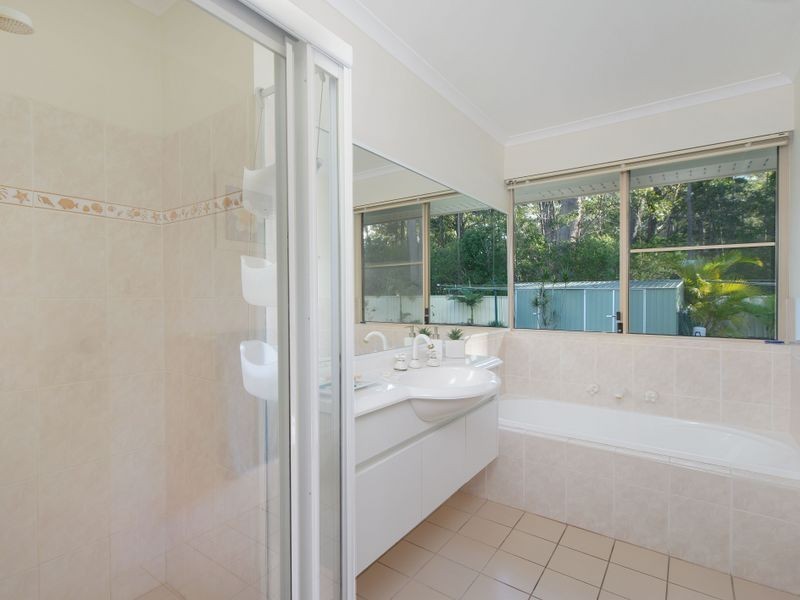 4 Grevillea Court, Lake Cathie NSW 2445