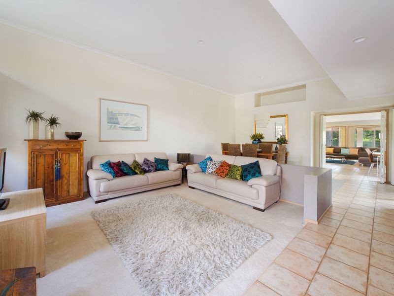 4 Grevillea Court, Lake Cathie NSW 2445