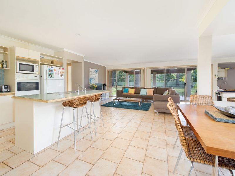 4 Grevillea Court, Lake Cathie NSW 2445