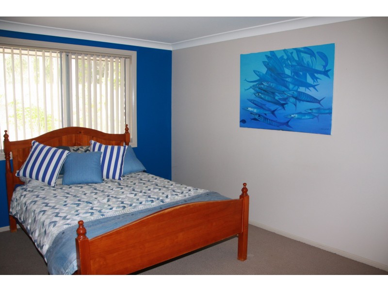 16 Tall Timbers, Lake Innes NSW 2446