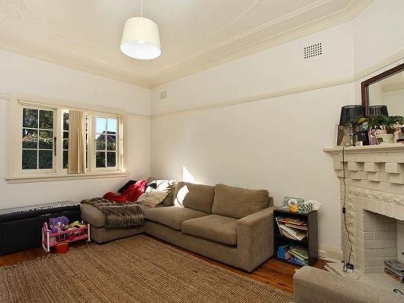 2 Macpherson Street, Meadowbank NSW 2114