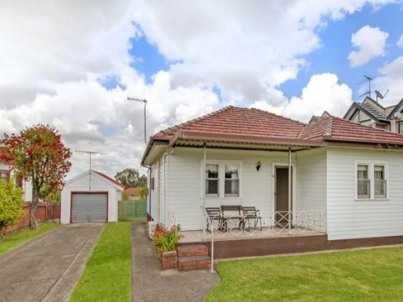 8 Hilltop Road, Merrylands NSW 2160