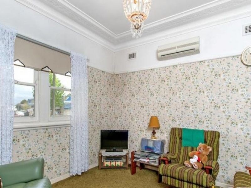 8 Hilltop Road, Merrylands NSW 2160