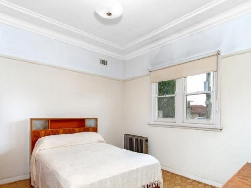 8 Hilltop Road, Merrylands NSW 2160