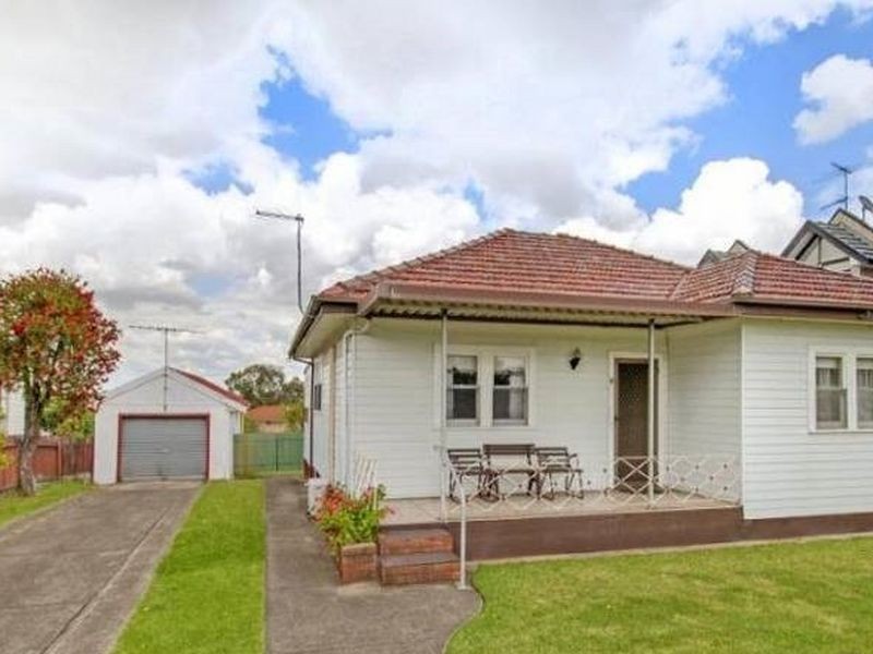 8 Hilltop Road, Merrylands NSW 2160