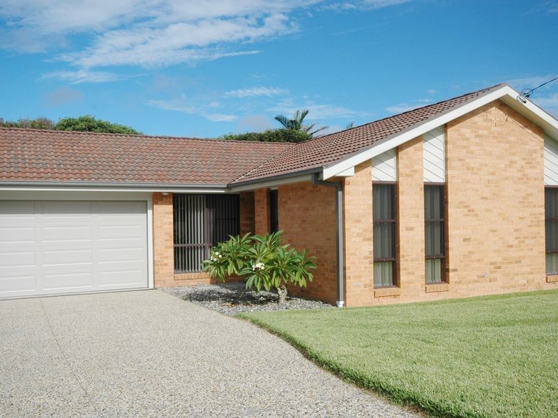 100 Chepana Street, Lake Cathie NSW 2445