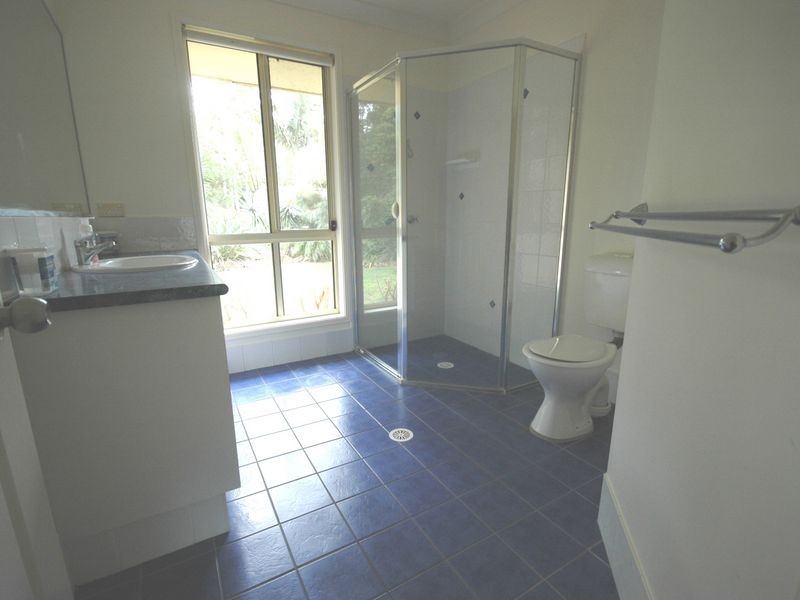 9 Edgewater Close, Lake Cathie NSW 2445