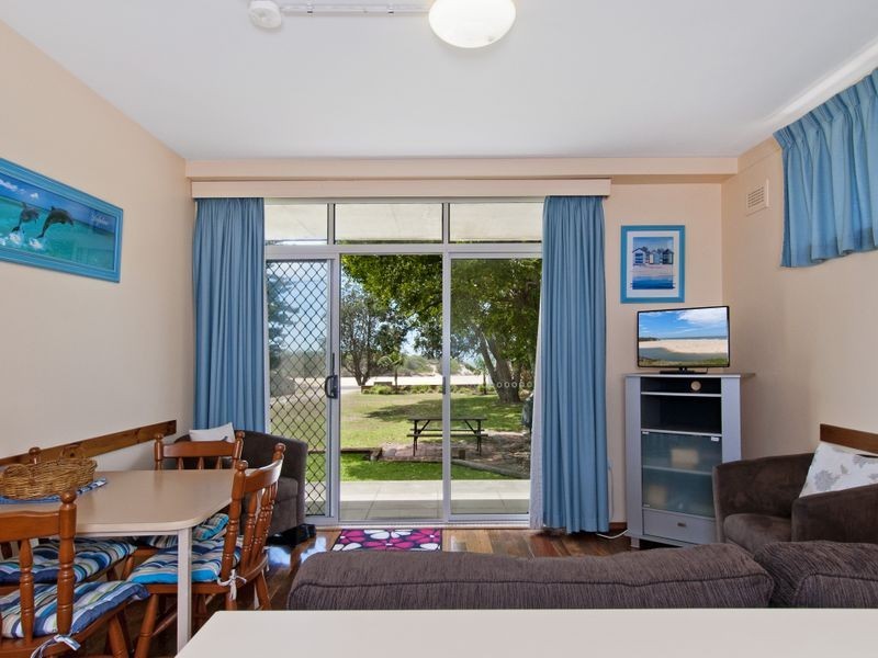 2/12 Bundella Avenue, Lake Cathie NSW 2445