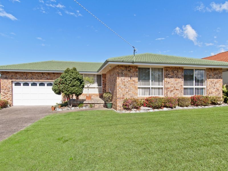 18 Ernest Street, Lake Cathie NSW 2445