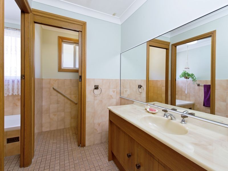 18 Ernest Street, Lake Cathie NSW 2445