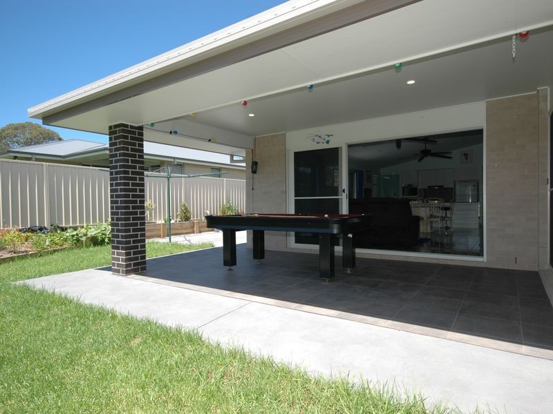 13 Kara Close, Lake Cathie NSW 2445