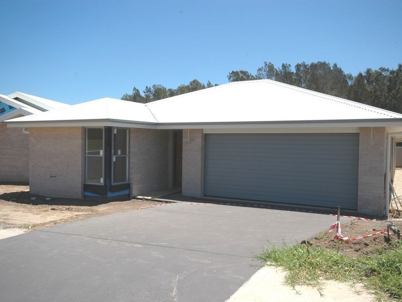 1 Kara  Close, Lake Cathie NSW 2445