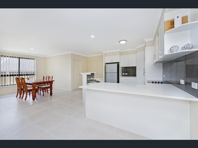 6 Kara Close, Lake Cathie NSW 2445