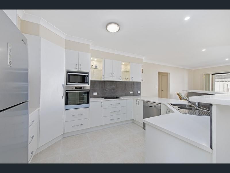 6 Kara Close, Lake Cathie NSW 2445