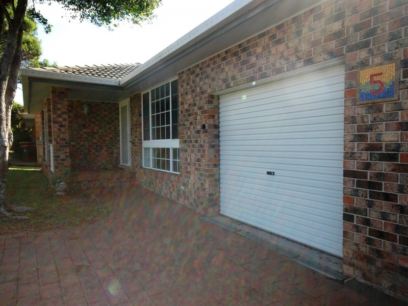 5 Fiona Crescent, Lake Cathie NSW 2445