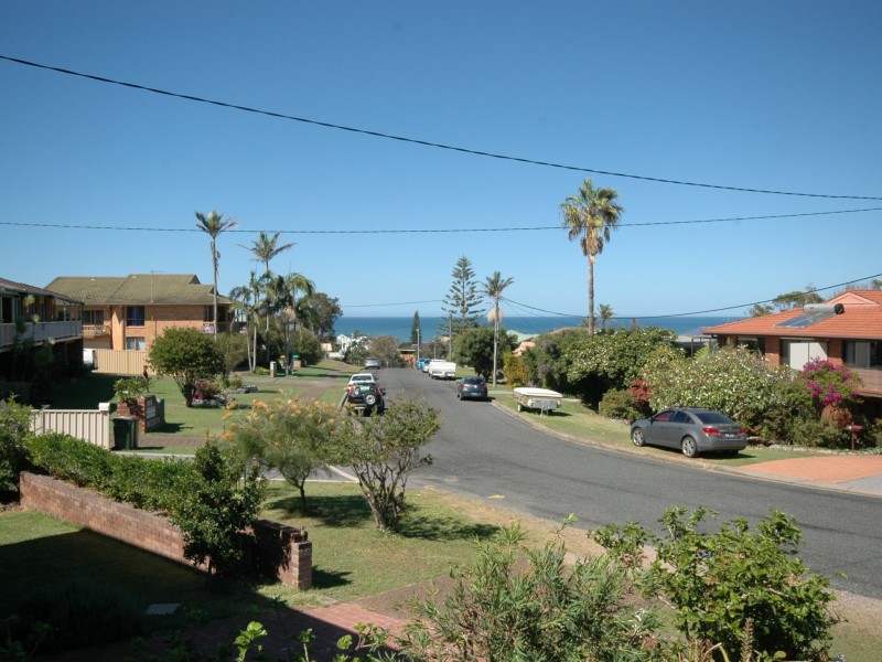 11 Parry Street, Lake Cathie NSW 2445