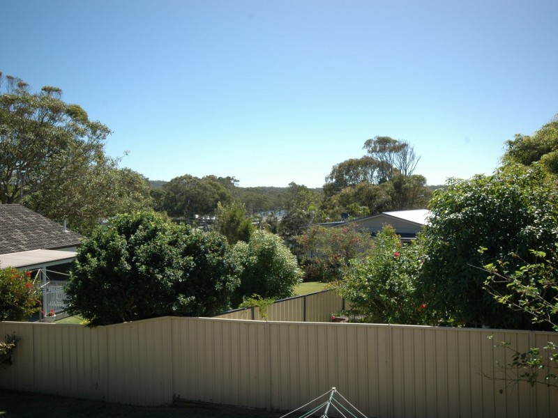 11 Parry Street, Lake Cathie NSW 2445