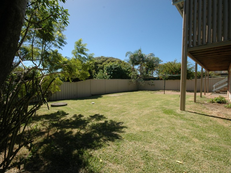 11 Parry Street, Lake Cathie NSW 2445