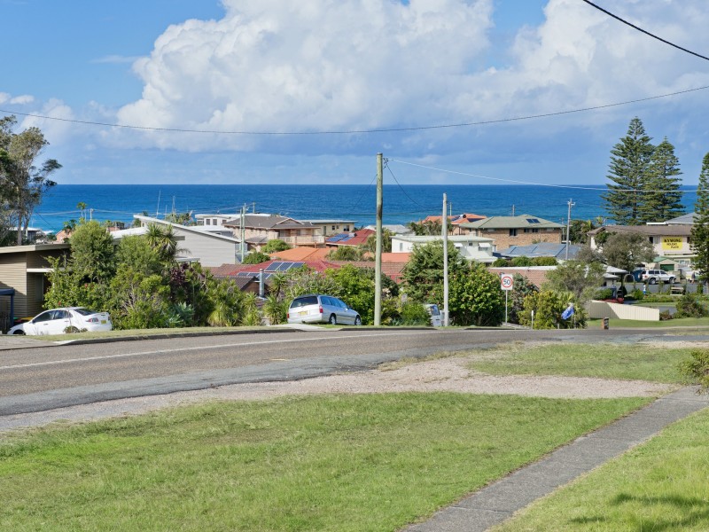 1627 Ocean Drive, Lake Cathie NSW 2445