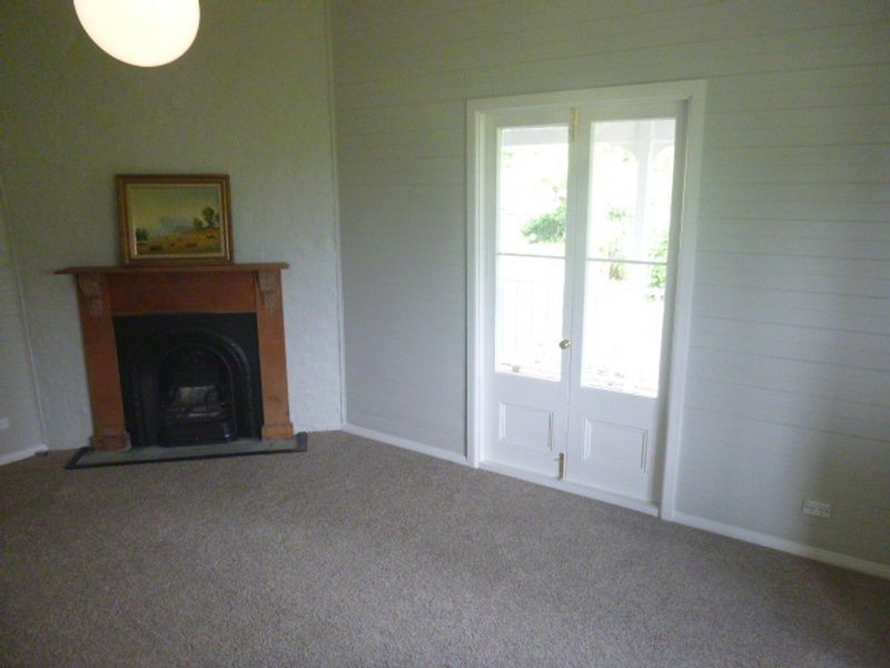 ‘Martindal Scribbly Gum Lane, Portland NSW 2847