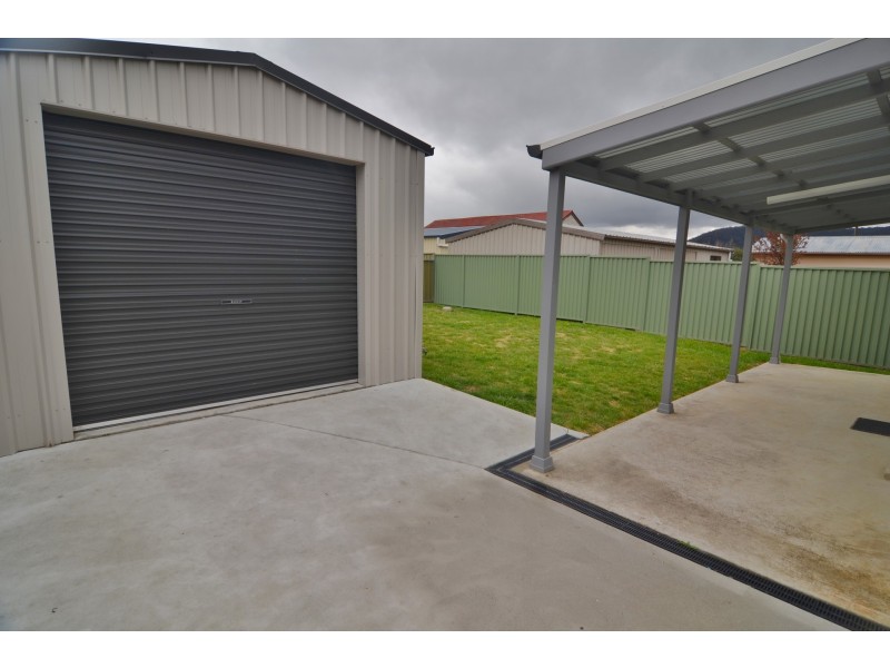 33 Martini Parade, Lithgow NSW 2790