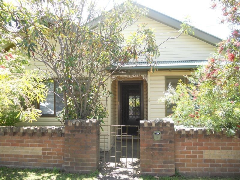 8 Read Avenue, Lithgow NSW 2790