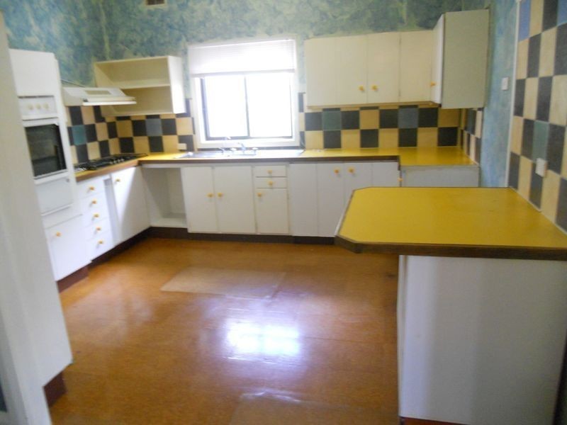 8 Read Avenue, Lithgow NSW 2790