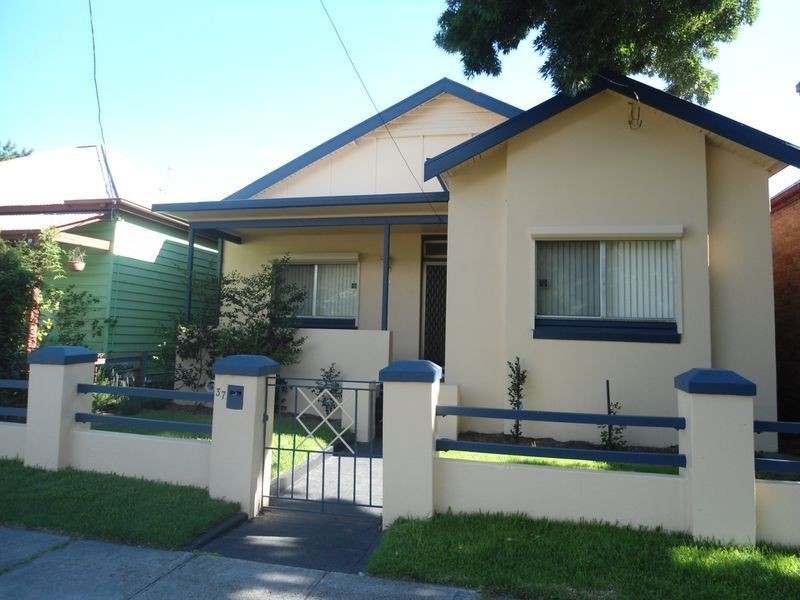 37 Read Avenue, Lithgow NSW 2790